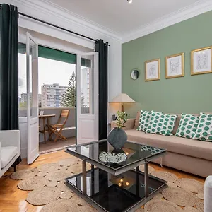 Classy 4bdr W/ Balcony By Lovelystay Apartment *