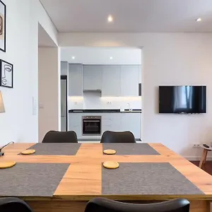 Olaias 2 Bed Near Metro 2 *