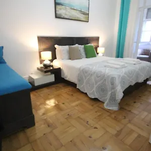 Ocean M1 R4 - Large Double With Shared Bathroom In Center *