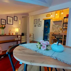 Casa Shardana * Lisbon