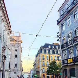 Bedrooms In Lisbon's Bairro Alto In Shared 홈스테이 *