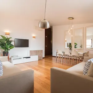 Alfama Modern Two Bedroom W River View And Parking By Lu Holidays *