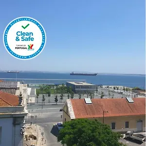 Alfama Services Apartment *