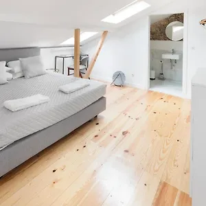 Lusiadas With Private Bathroom *