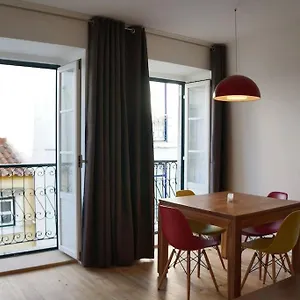 Two Bedroom In Historic Location! Close To The River Apartment