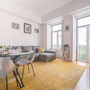 Apartment Charming, Sun-drenched In Estrela Lisbon