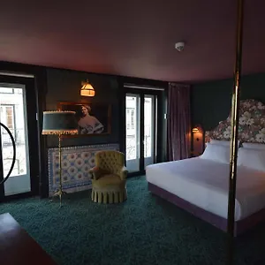 Guest house Pensao Madam's *