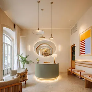 The Verse Aparthotel *