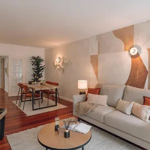 Azzurra - 2 Bedrooms And Parking In Avenidas Novas *