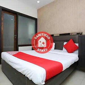 Oyo 6325 Kiran Hotel 3*