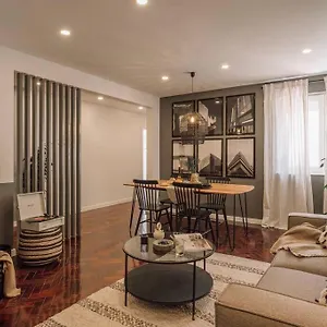 Nistos - 3 Bedrooms In Alvalade Apartment