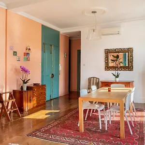 Joivy Vibrant 3-bed With Balcony Apartment *