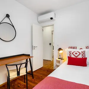 Guest house Whome Urban Tech Retreat, Modern Hubs For Remote Living Lisbon