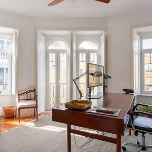 Apartment Casa Flores 4br + Office Space And A/c Lisbon