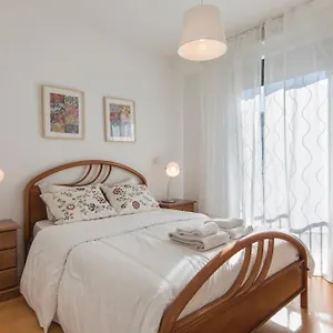 Charming In Center With Garage Lisbon