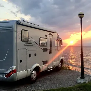 Campo de lujo Hymer Campervan