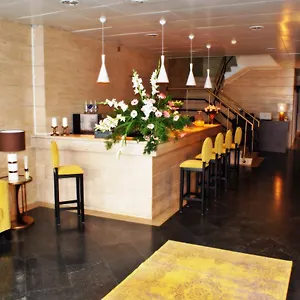 Alojamento de Acomodação e Pequeno-almoço Garden Prince Suites