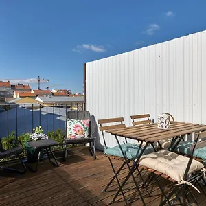 Retiro Da Graca: Stylish Sunny Apt With A Balcony