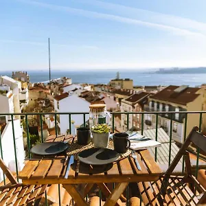 Olympo Shared Flat With Amazing River View Guest house