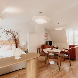 Mary Orange - No 232 2 - Modern & Inviting Apartment
